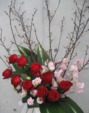 啓翁桜、バラ（レッドエレガンス）、スイートピー、トルコキキョウ